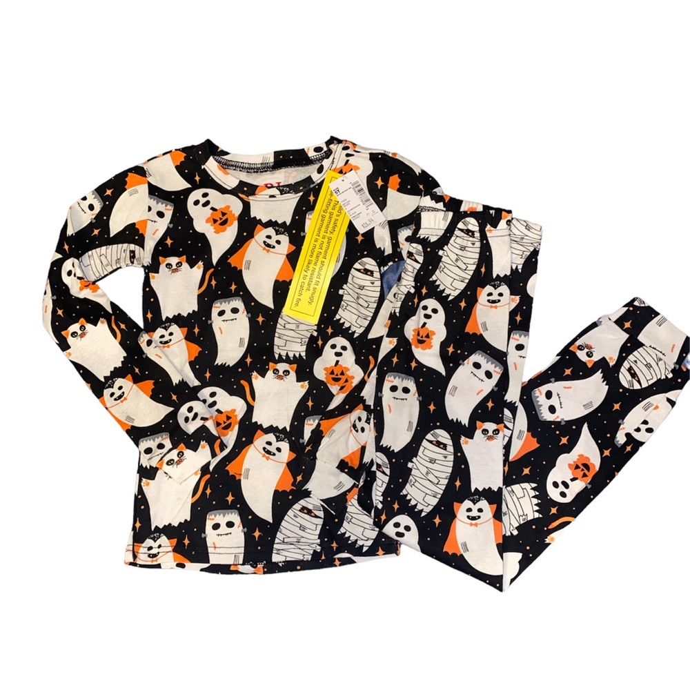 📍🆕🏷NWT The Children’s Place 
Size 5T Sleep/lounge wear Halloween 👻